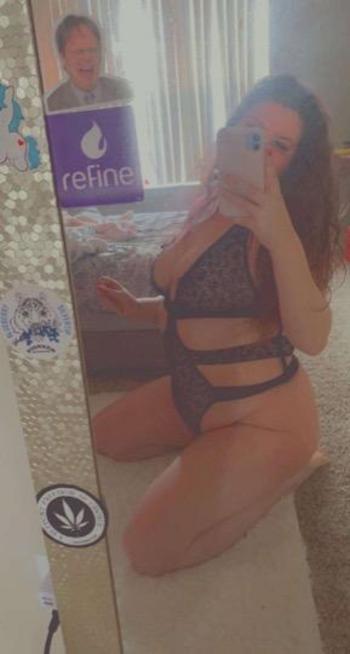 Kourtney, 22  female escort, Everett