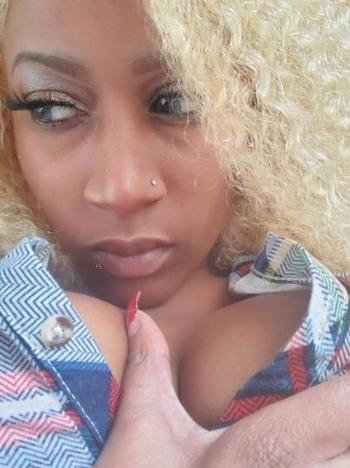 Deziore1, 25  female escort, Everett