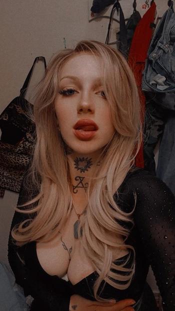 Missffiree, 22  female escort, Everett