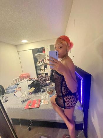 Itty bitty , 23  female escort, Everett
