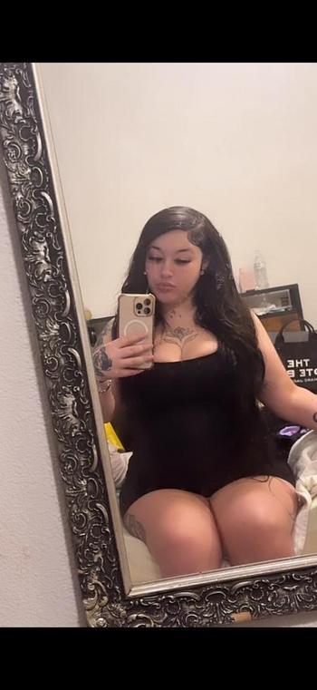 Mia , 20  female escort, Everett