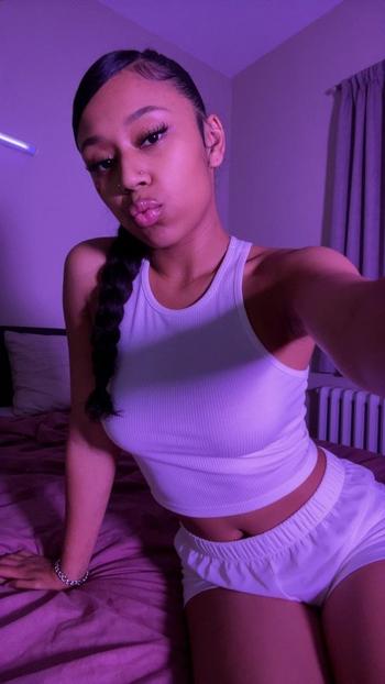 Myaluv, 20  female escort, Everett
