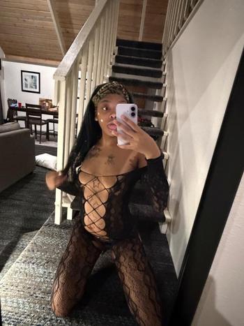 Wild , 23  female escort, Everett