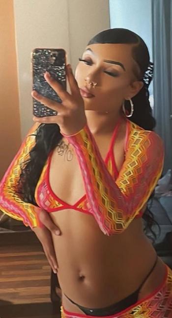 alaysia, 24  female escort, Everett