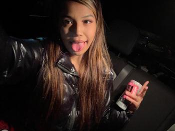 selina, 21  female escort, Everett