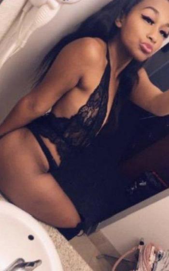 2068250928, female escort, Everett