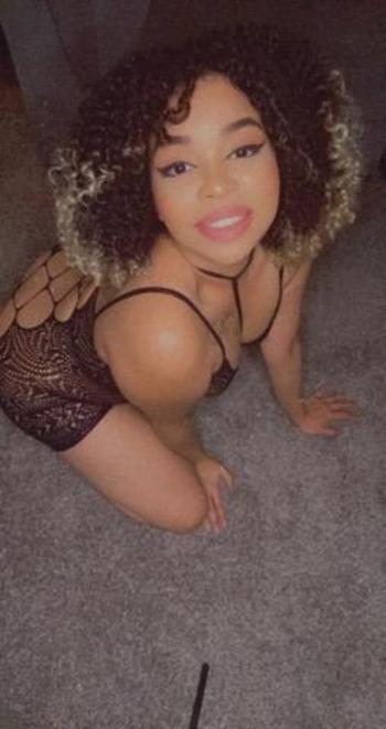 2063337469, female escort, Everett